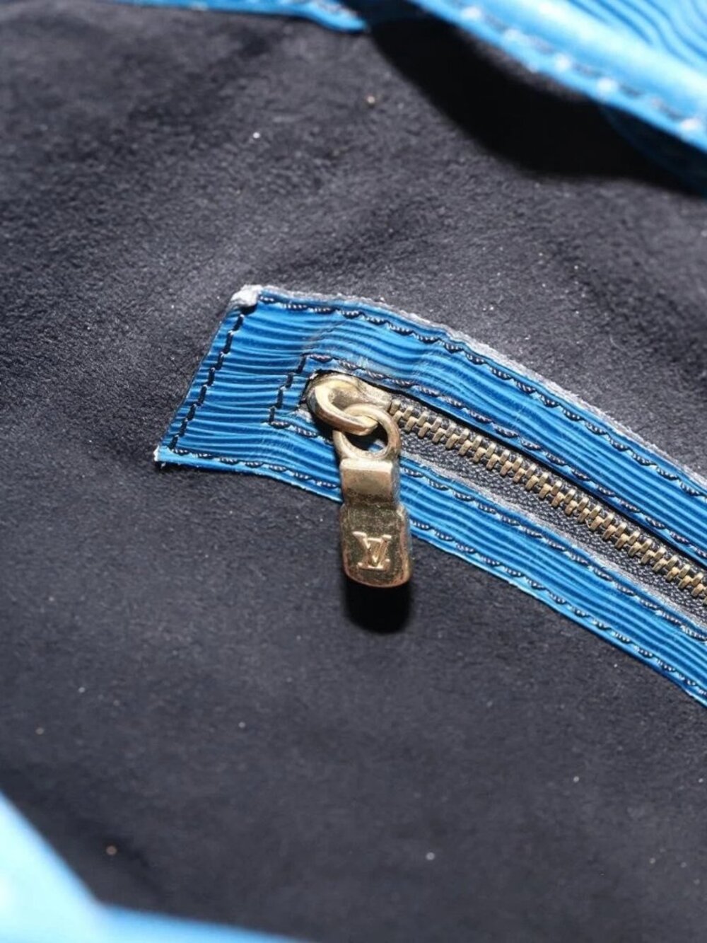 LOUIS VUITTON Epi Noe Shoulder Bag Toledo Blue - Picture 12 of 16
